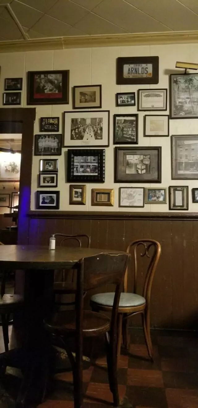 Arnolds Bar & Grill