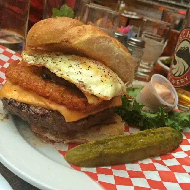 Arnolds Bar & Grill