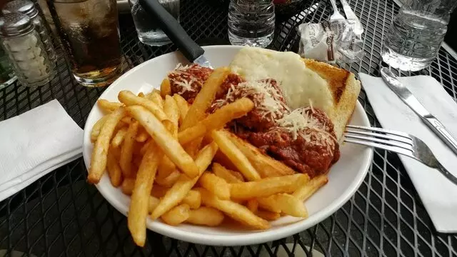 Arnolds Bar & Grill