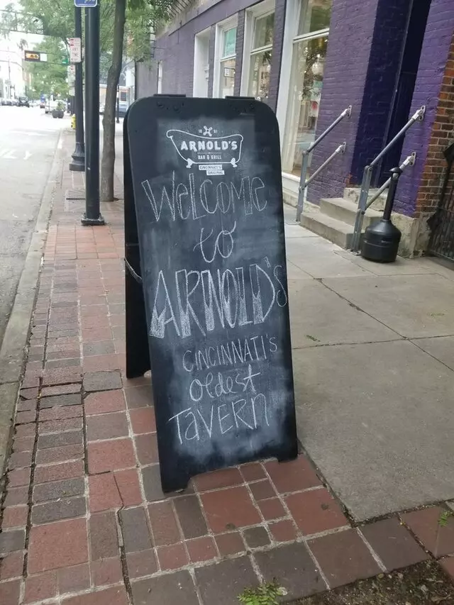 Arnolds Bar & Grill