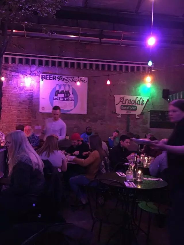 Arnolds Bar & Grill
