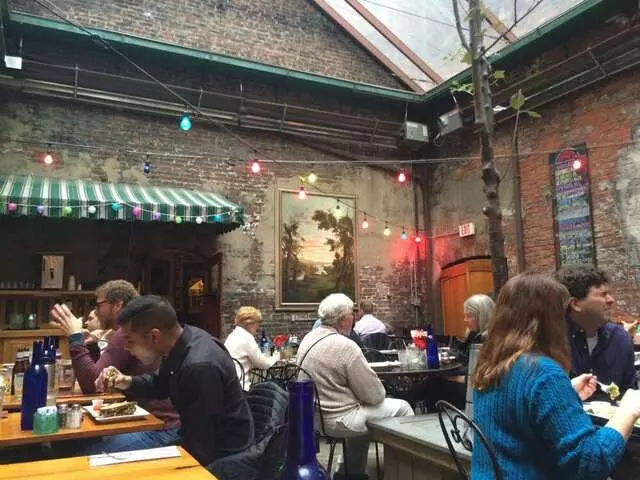 Arnolds Bar & Grill