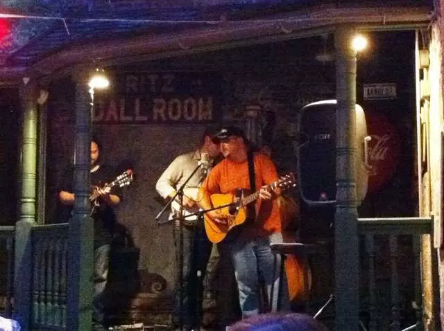 Arnolds Bar & Grill