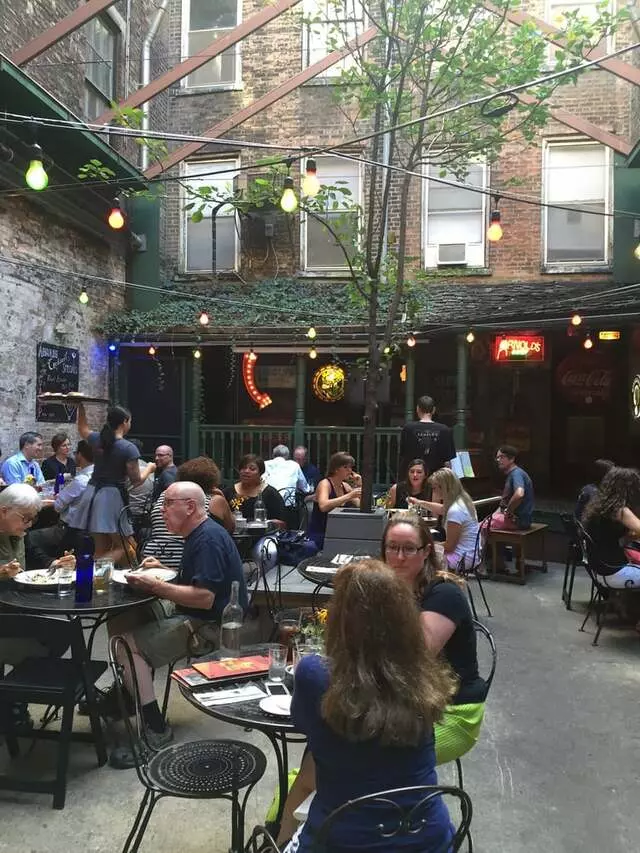Arnolds Bar & Grill