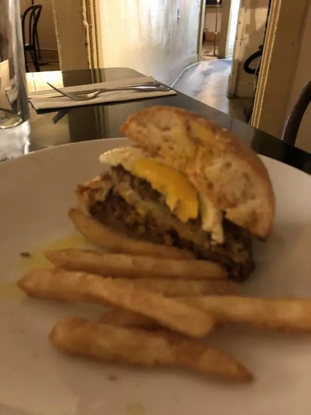 Arnolds Bar & Grill
