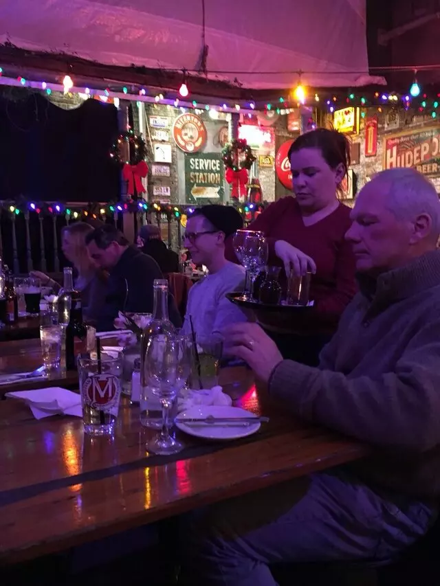 Arnolds Bar & Grill