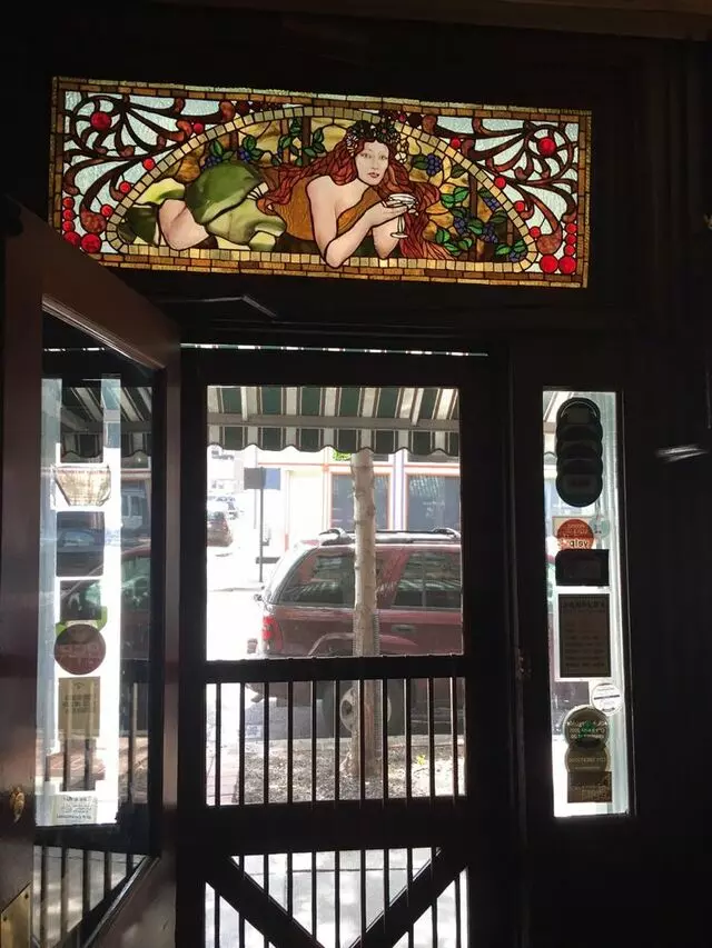 Arnolds Bar & Grill