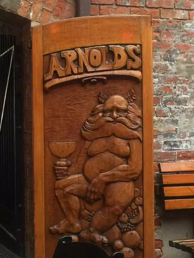 Arnolds Bar & Grill
