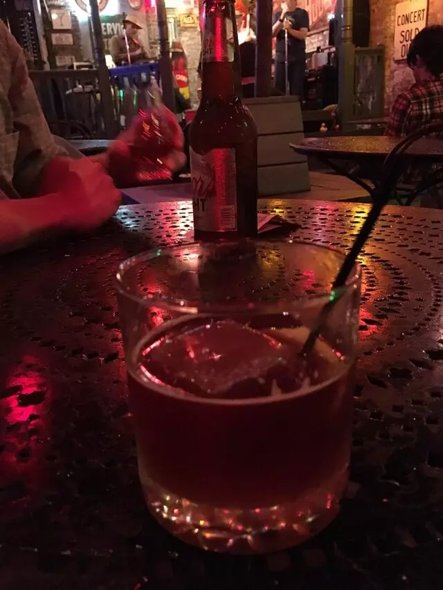 Arnolds Bar & Grill