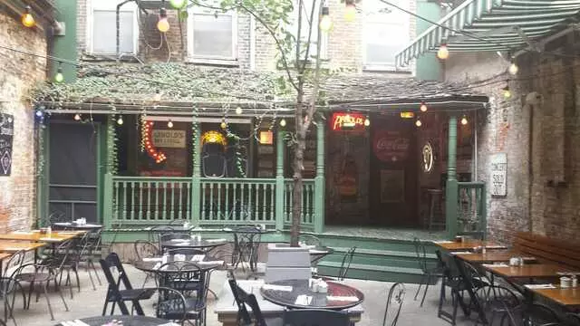 Arnolds Bar & Grill
