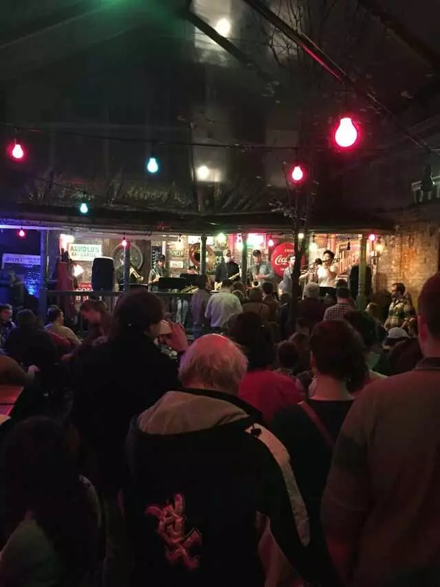 Arnolds Bar & Grill