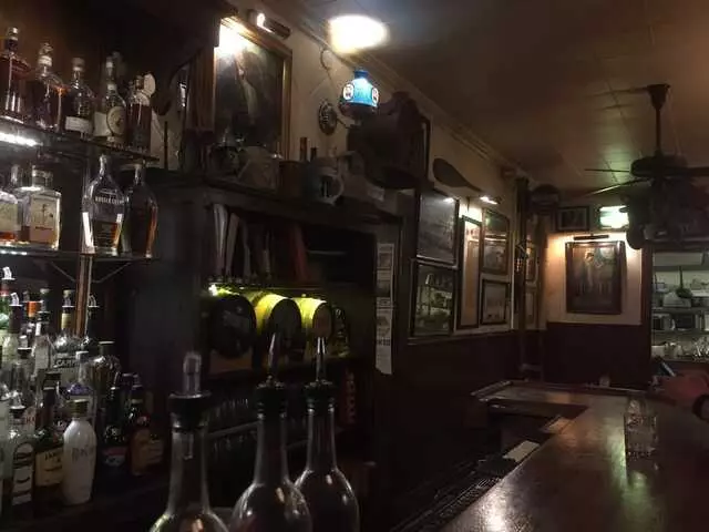 Arnolds Bar & Grill