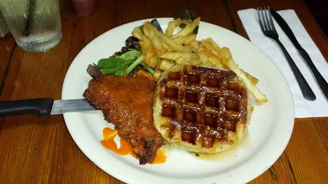 Arnolds Bar & Grill