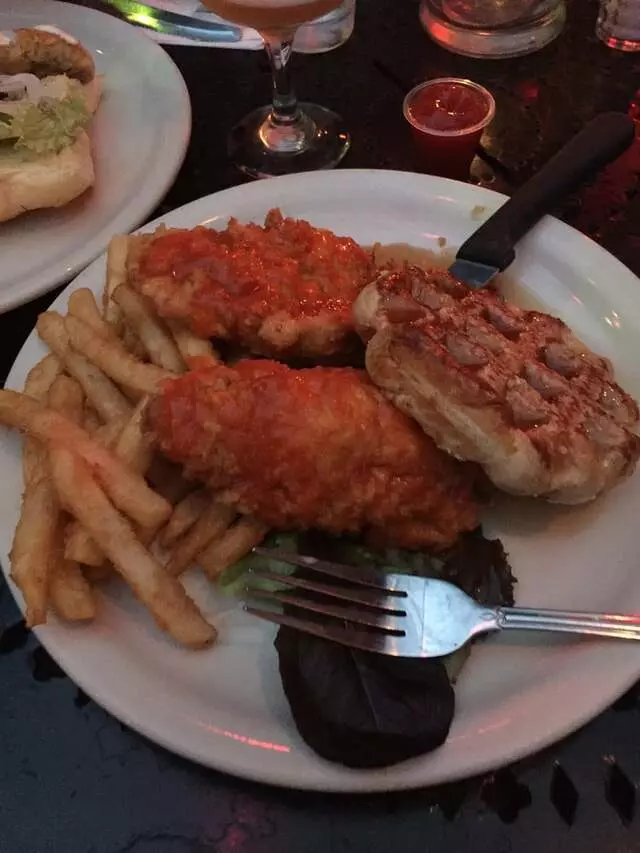 Arnolds Bar & Grill