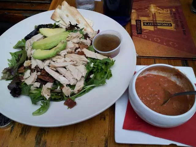 Arnolds Bar & Grill