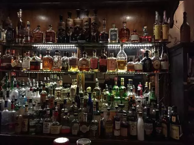 Arnolds Bar & Grill