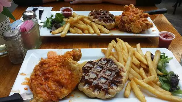 Arnolds Bar & Grill