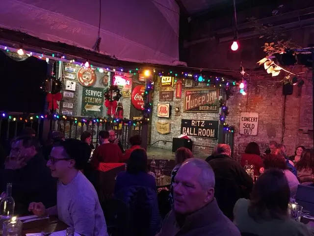 Arnolds Bar & Grill