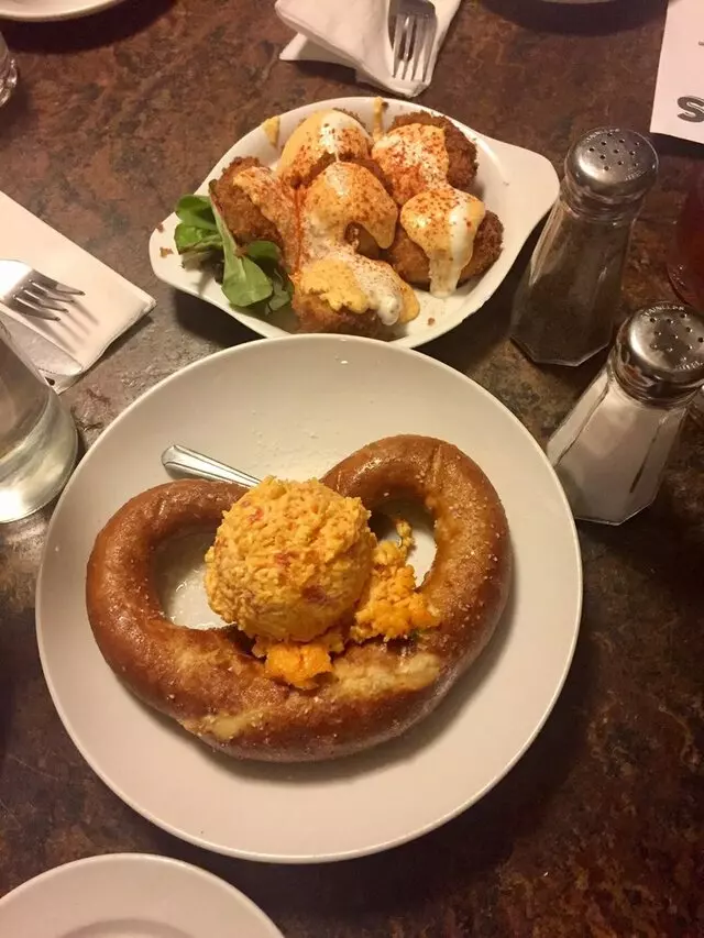 Arnolds Bar & Grill