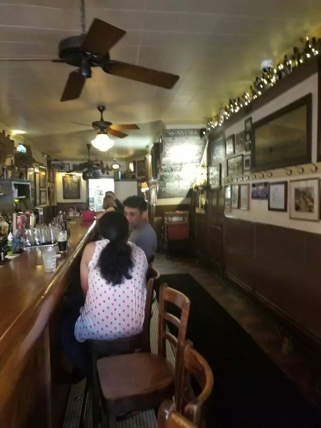 Arnolds Bar & Grill