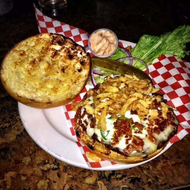 Arnolds Bar & Grill
