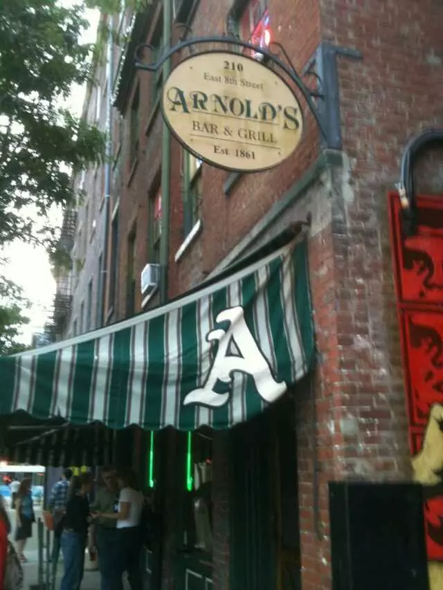 Arnolds Bar & Grill