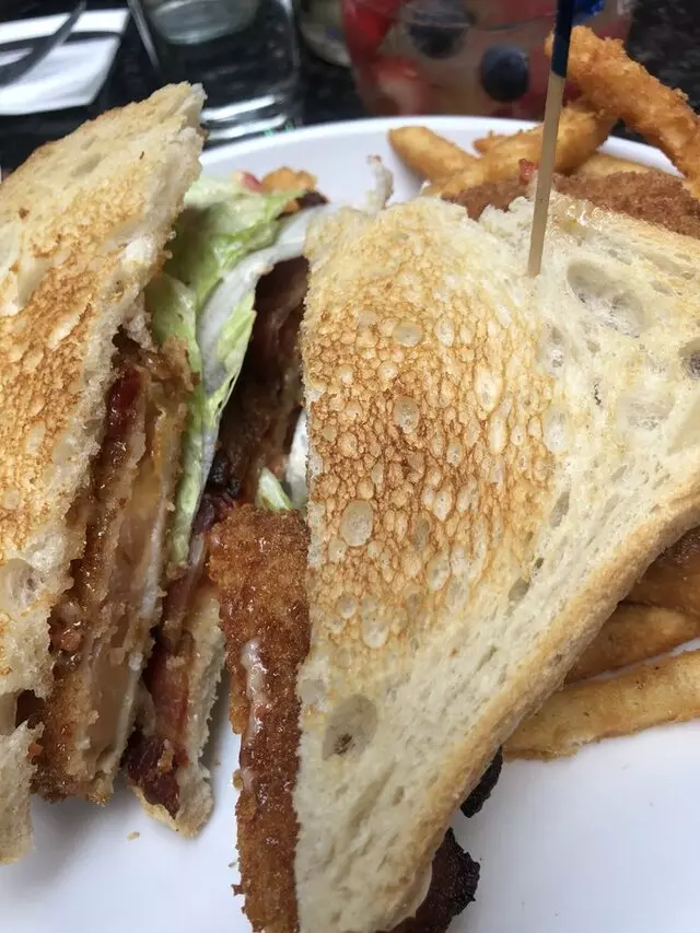 Arnolds Bar & Grill