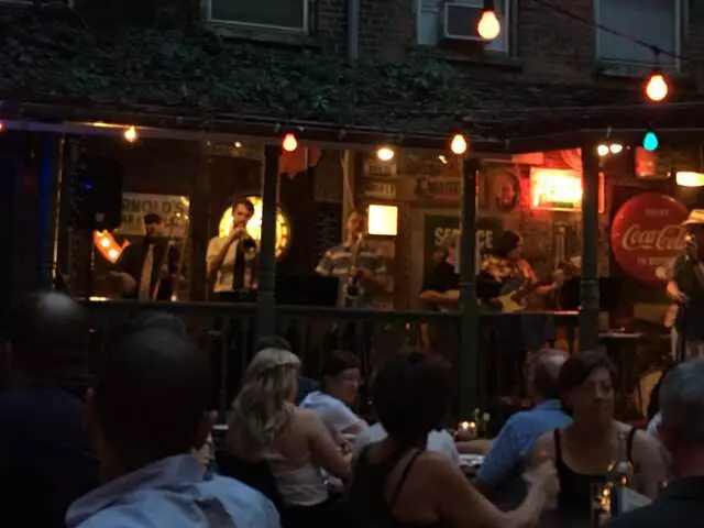 Arnolds Bar & Grill