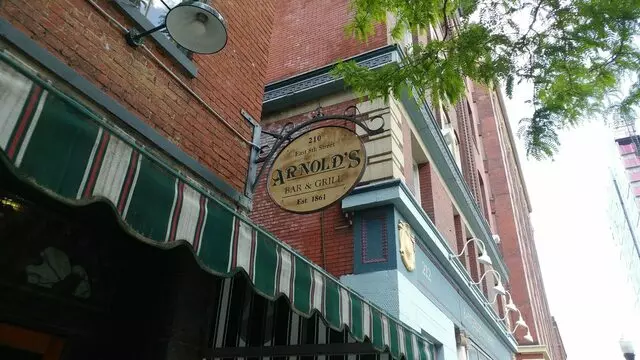 Arnolds Bar & Grill
