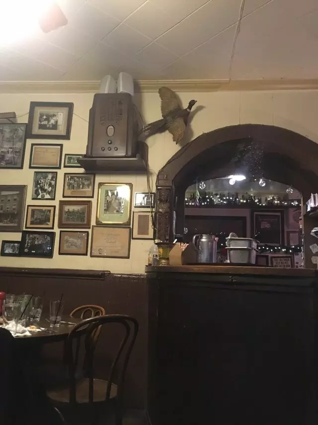 Arnolds Bar & Grill