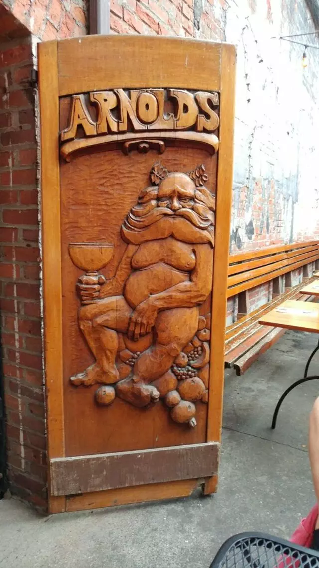 Arnolds Bar & Grill
