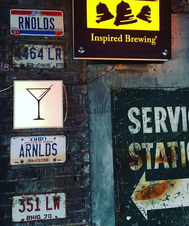 Arnolds Bar & Grill