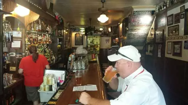 Arnolds Bar & Grill