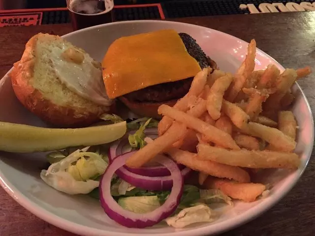 Arnolds Bar & Grill