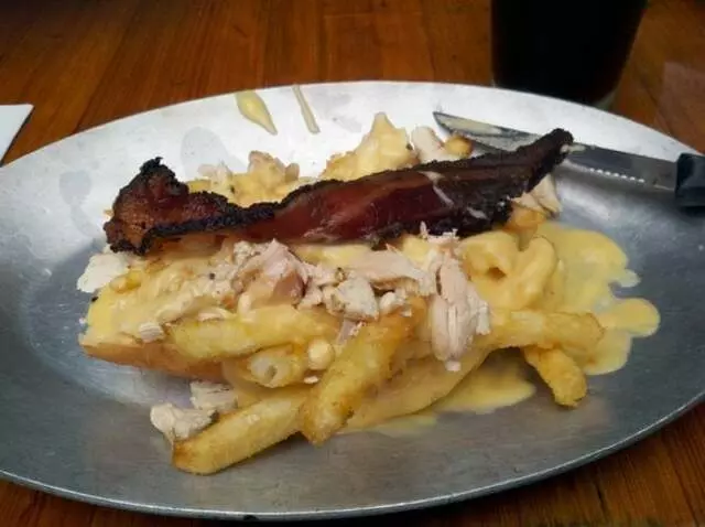Arnolds Bar & Grill