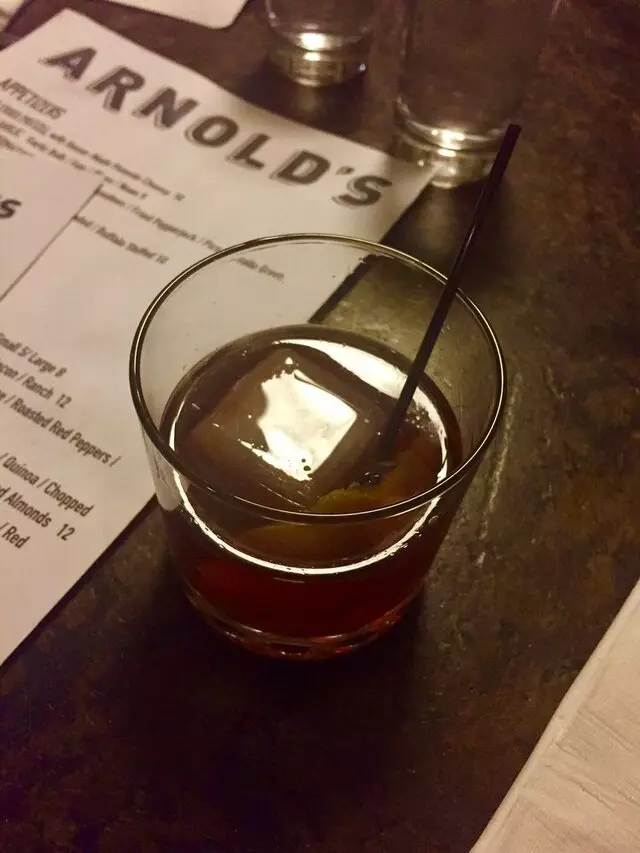 Arnolds Bar & Grill
