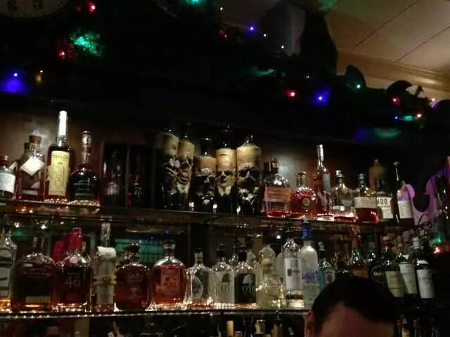 Arnolds Bar & Grill