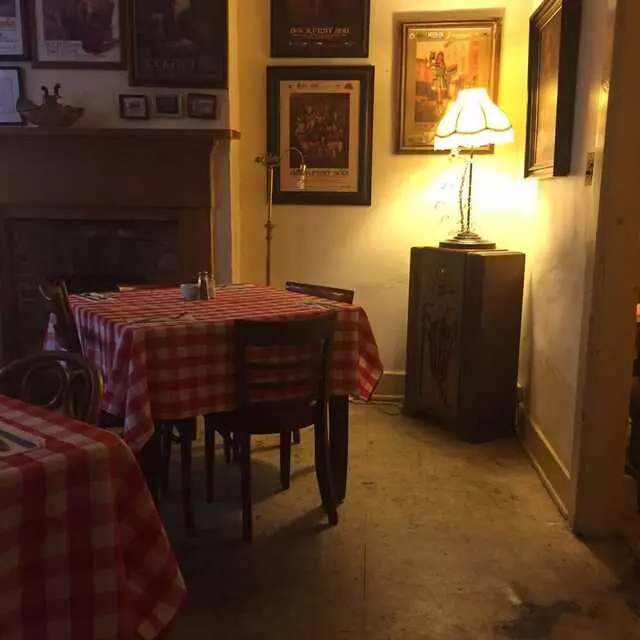 Arnolds Bar & Grill