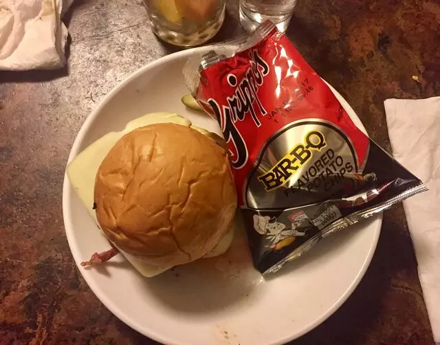 Arnolds Bar & Grill