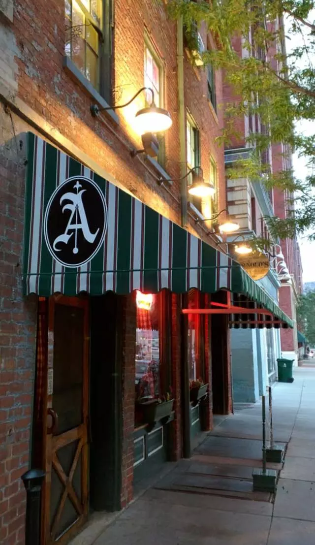 Arnolds Bar & Grill