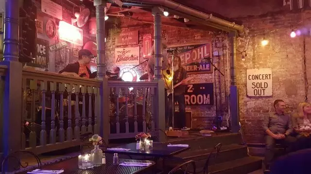 Arnolds Bar & Grill