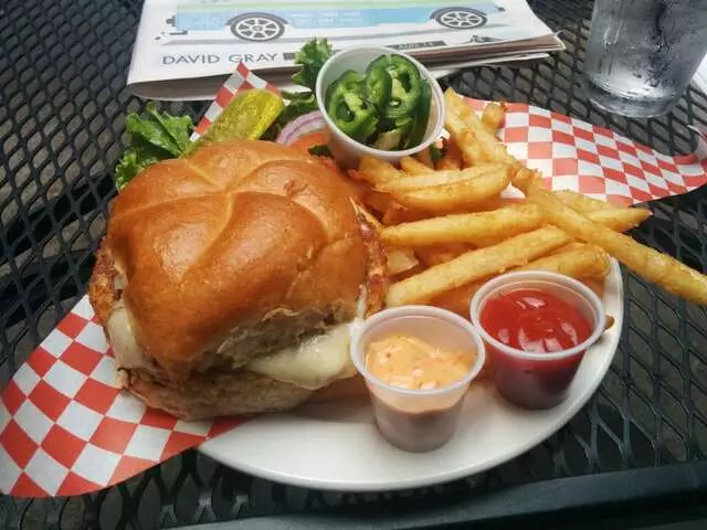 Arnolds Bar & Grill