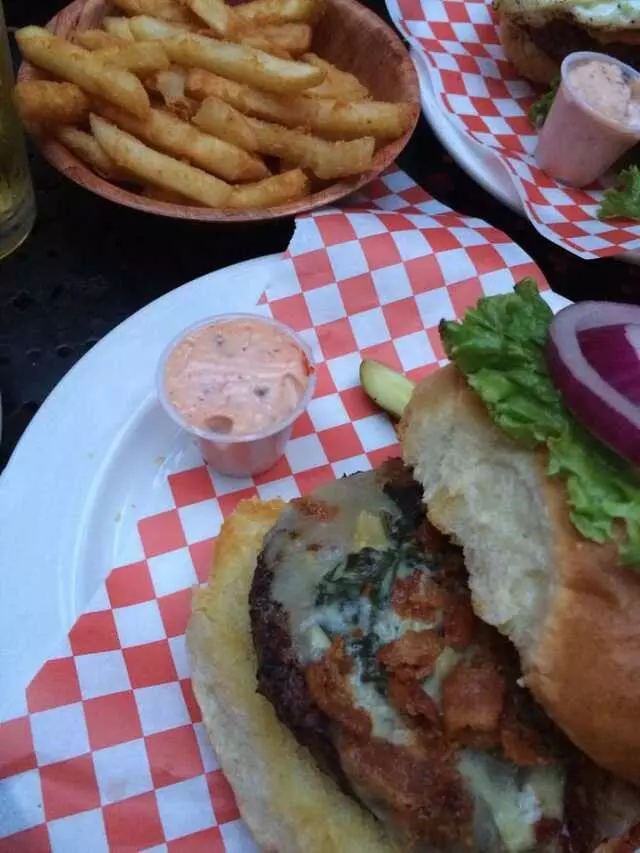 Arnolds Bar & Grill