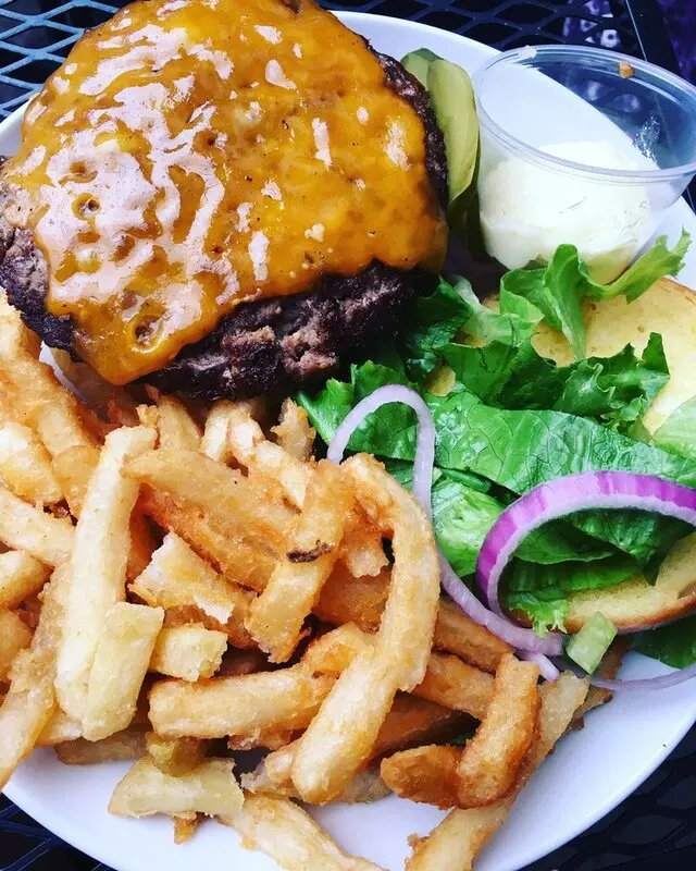 Arnolds Bar & Grill