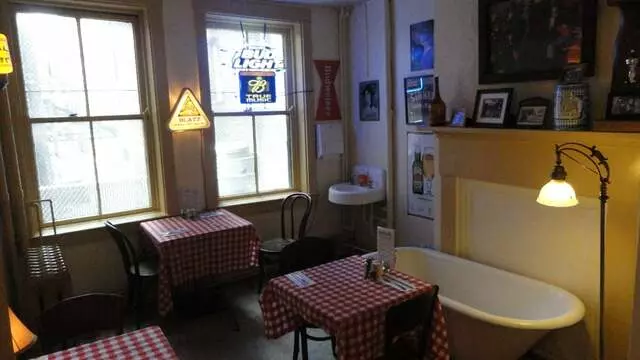 Arnolds Bar & Grill