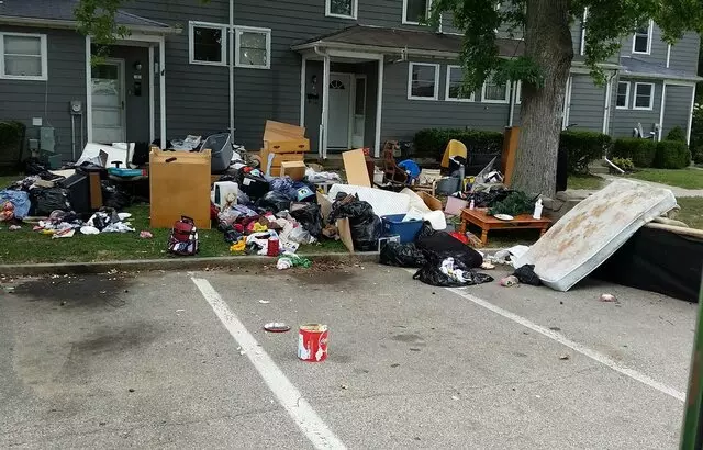 1-800-DECLUTTER