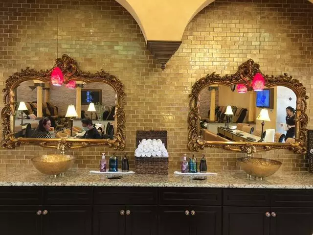 Ambiance Nail Salon & Spa V - 32 East