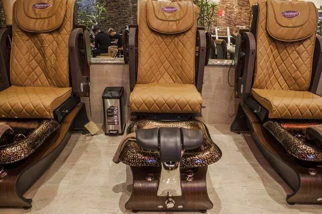 Ambiance Nail Salon & Spa V - 32 East