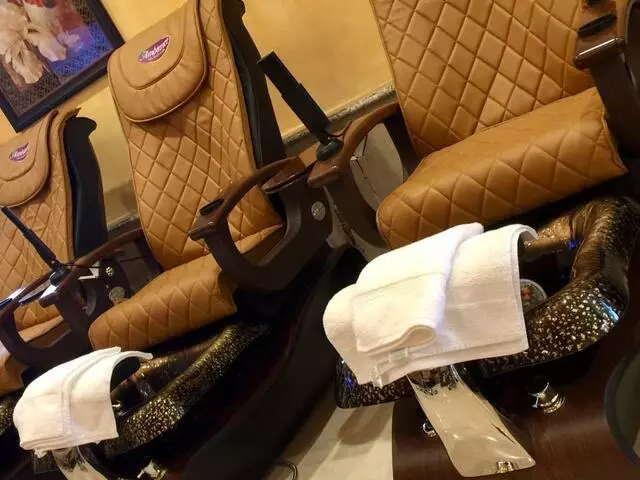 Ambiance Nail Salon & Spa V - 32 East
