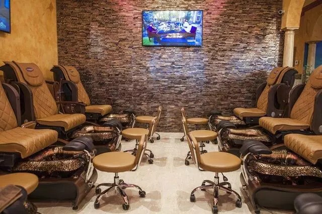 Ambiance Nail Salon & Spa V - 32 East